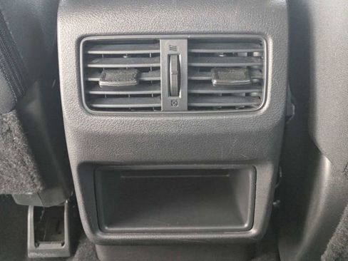 Used 2024 Nissan Rogue S image 14