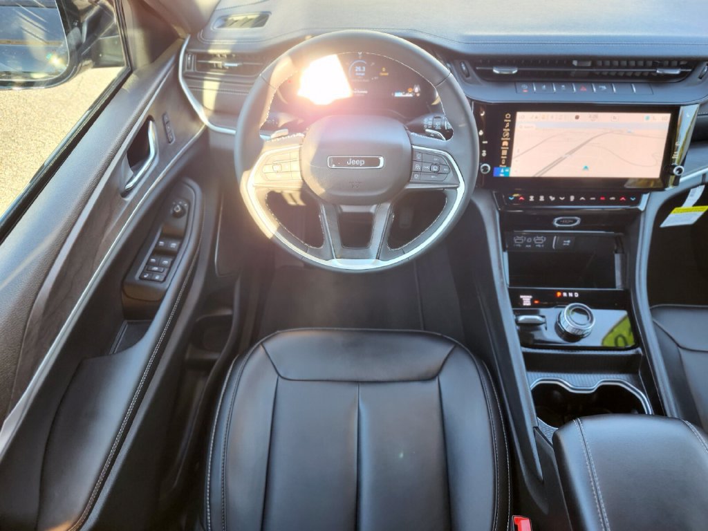 Used 2026 Jeep Grand Cherokee Limited AWD/4WD image 13