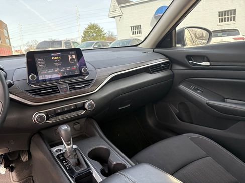 Used 2025 Nissan Altima 2.5 SV image 34