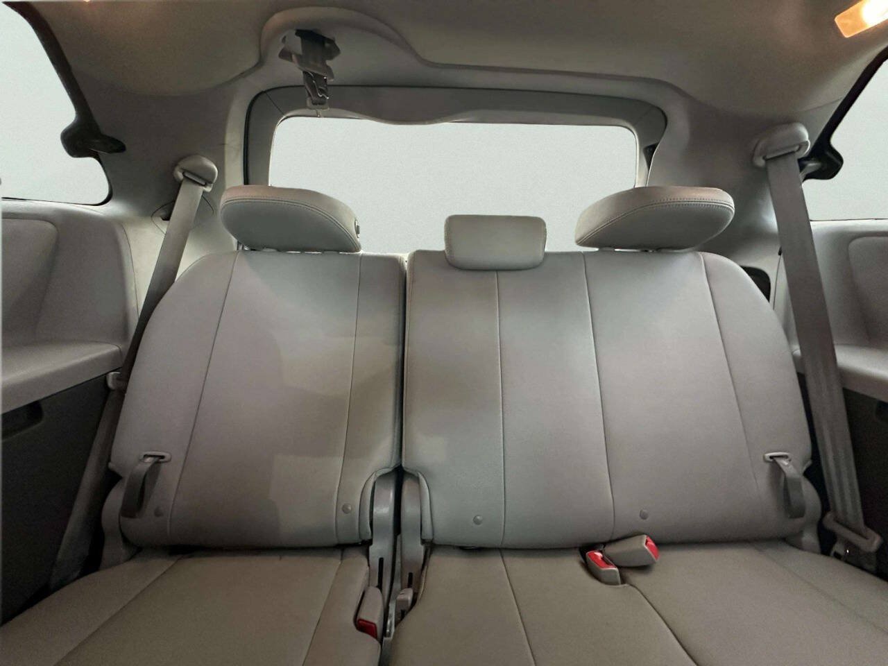 Used 2018 Toyota Sienna XLE w/ XLE Navigation Package FWD image 22