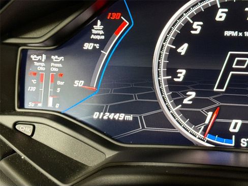 Used 2021 Lamborghini Huracan EVO image 18