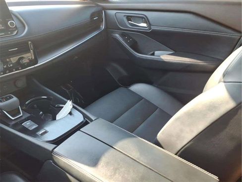 Certified 2022 Nissan Rogue SV w/ SV Premium Package image 12