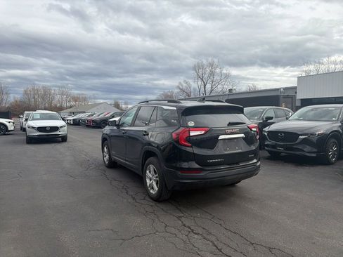 Used 2023 GMC Terrain SLE w/ Driver Convenience Package image 4