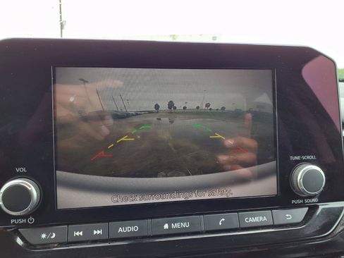 Used 2024 Nissan Pathfinder SV FWD image 13