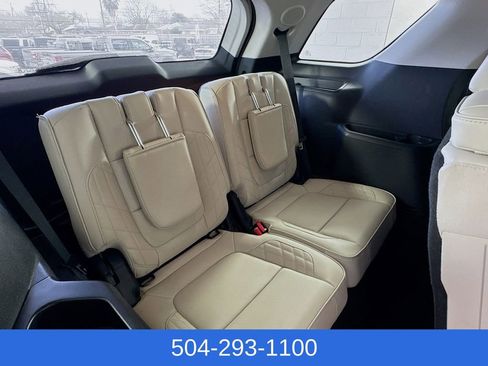 Used 2017 Ford Explorer Platinum image 28