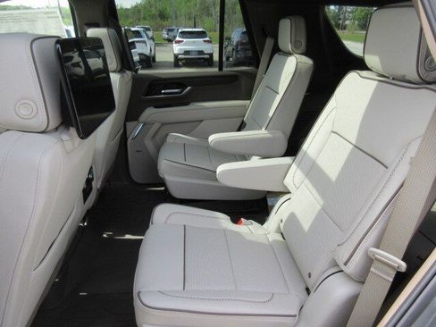 New 2026 GMC Yukon Denali w/ Denali Reserve Package RWD image 16