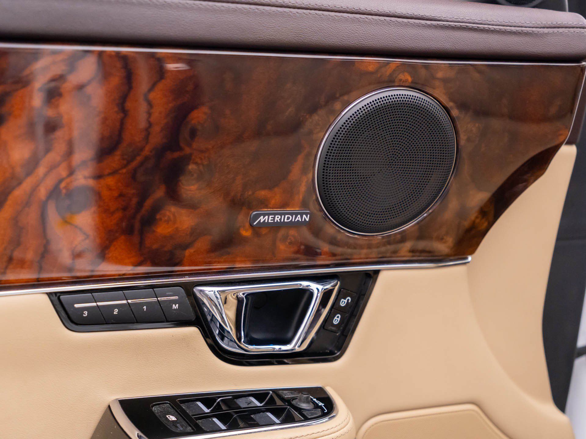 Used 2015 Jaguar XJ AWD image 13