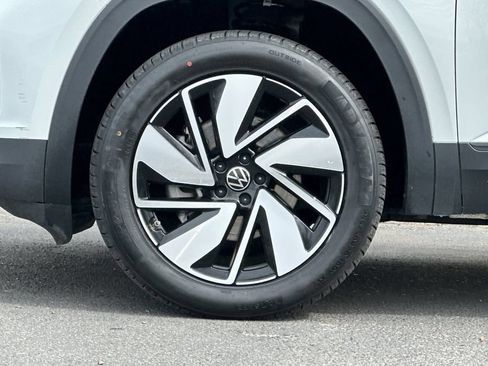 Used 2024 Volkswagen Atlas SE AWD/4WD image 28