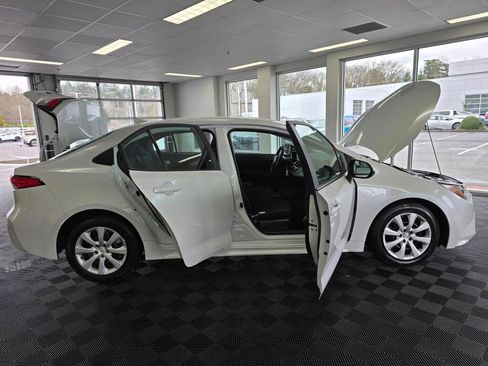 Used 2024 Toyota Corolla LE image 17