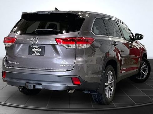 Used 2019 Toyota Highlander XLE AWD/4WD image 2