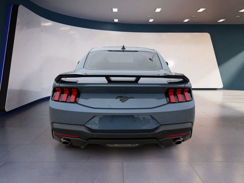 Used 2025 Ford Mustang Premium image 4