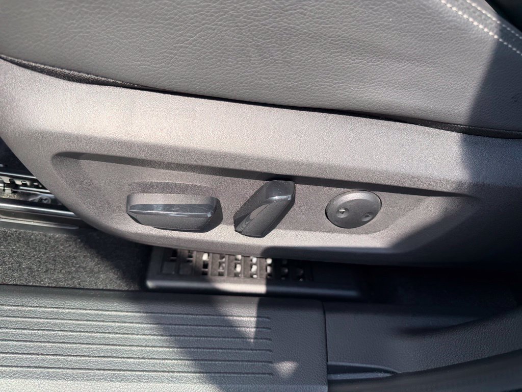 Used 2025 Nissan Rogue SL FWD image 28