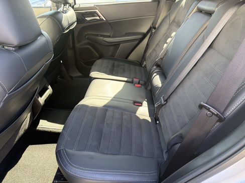 Used 2024 Mitsubishi Outlander 4WD Plug-In Hybrid image 13