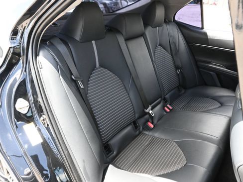 Used 2019 Toyota Camry SE FWD image 21