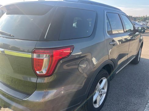 Used 2018 Ford Explorer XLT FWD image 3