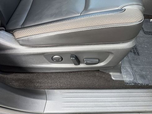Certified 2025 Nissan Pathfinder SL w/ SL Premium Package FWD image 21