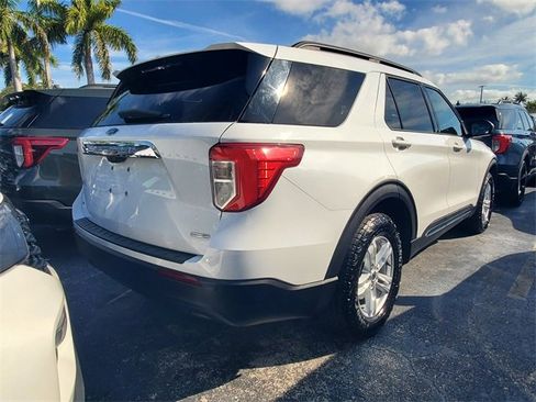 Used 2020 Ford Explorer XLT image 3