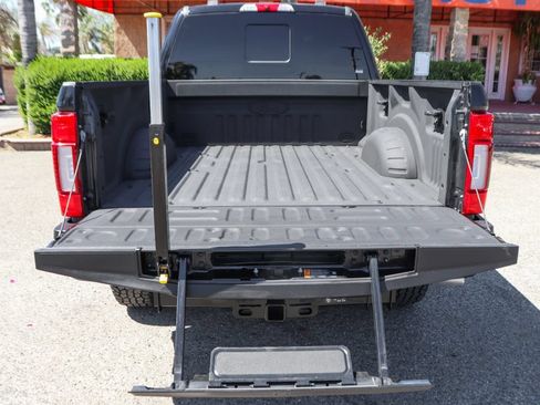 Used 2022 Ford F250 Lariat w/ Black Appearance Package AWD/4WD image 9
