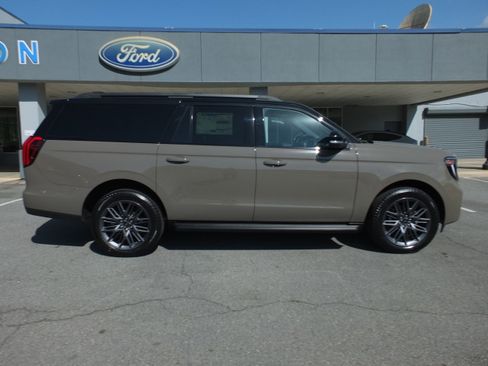 New 2026 Ford Expedition Max Platinum w/ Stealth Appearance Package AWD/4WD image 9