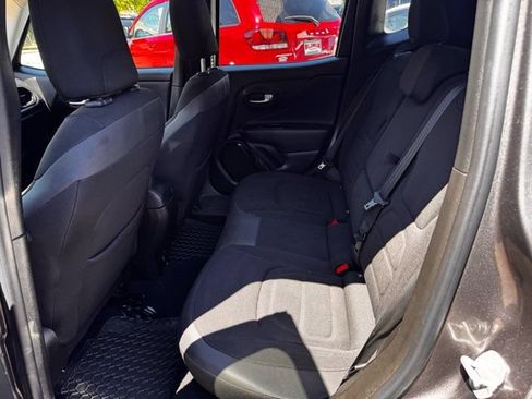Used 2017 Jeep Renegade Altitude FWD image 17