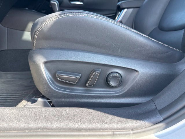 Used 2020 Toyota Corolla XLE FWD image 19