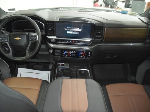 Used 2024 Chevrolet Silverado 1500 High Country w/ High Country Premium Package AWD/4WD image 32