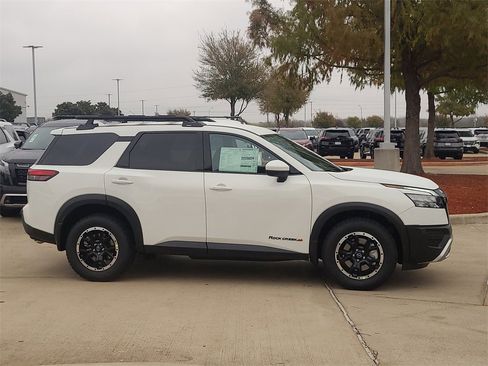 New 2025 Nissan Pathfinder Rock Creek image 4