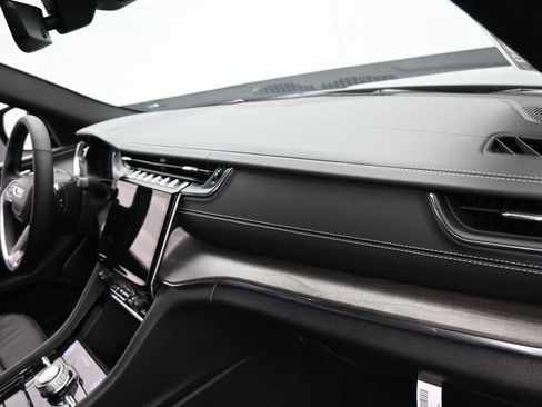 New 2025 Jeep Grand Cherokee L Overland image 18