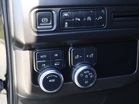 Used 2022 GMC Yukon SLT AWD/4WD image 25