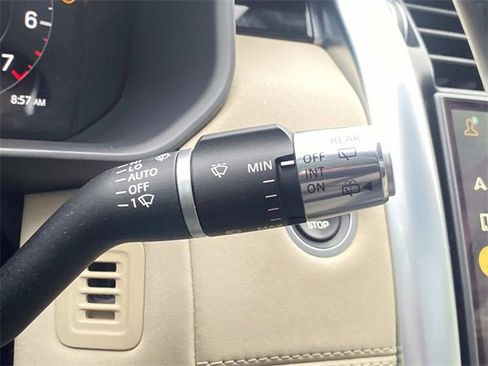 Used 2021 Land Rover Discovery S image 23