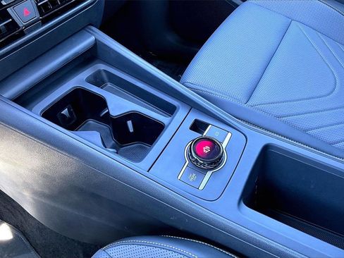 Certified 2025 Volkswagen Tiguan SE image 23