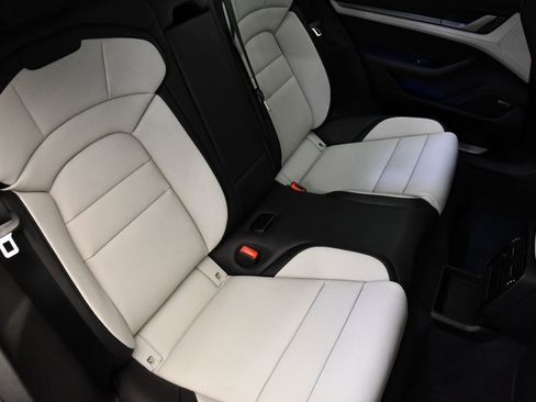 Used 2025 Porsche Taycan image 54