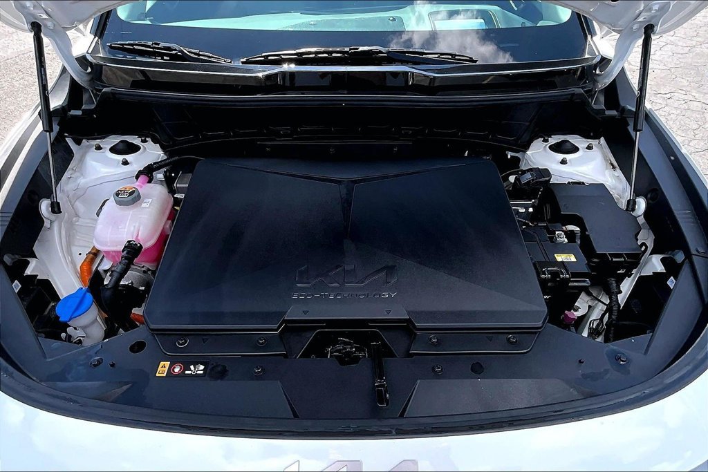 Used 2023 Kia Niro Wave w/ Wave Preserve Package FWD image 5