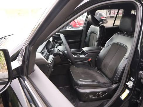Used 2023 Jeep Grand Cherokee Altitude AWD/4WD image 9