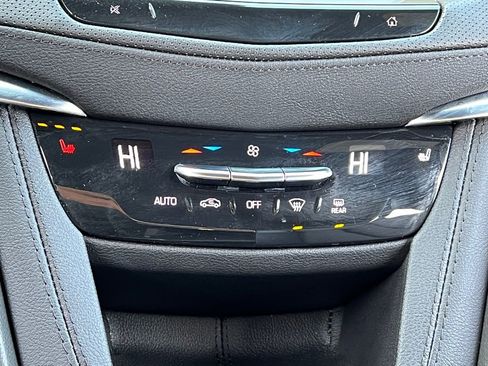 Used 2023 Cadillac XT6 Luxury image 22