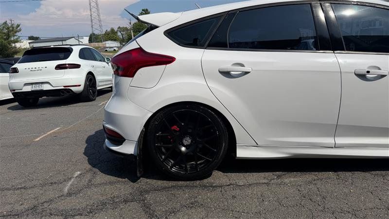 Used 2017 Ford Focus ST FWD image 5