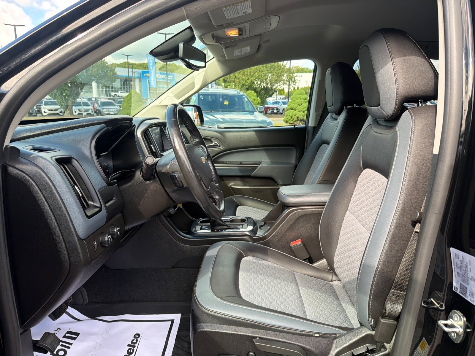 Used 2022 Chevrolet Colorado Z71 w/ Safety Package AWD/4WD image 9