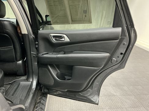 Used 2015 Nissan Pathfinder Platinum w/ Family Entertainment Package FWD image 34