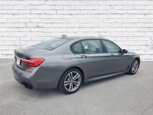 Used 2018 BMW 740i image 4
