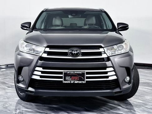 Used 2019 Toyota Highlander XLE AWD/4WD image 7