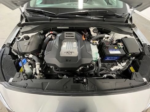 Used 2018 Hyundai Ioniq Limited FWD image 27