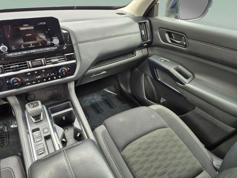 Certified 2025 Nissan Pathfinder SV FWD image 16