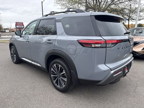 Used 2026 Nissan Pathfinder Platinum image 5