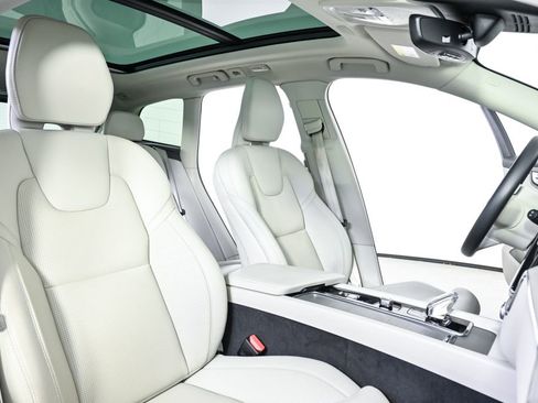 Used 2023 Volvo XC60 B5 Ultimate w/ Protection Package Premier FWD image 26