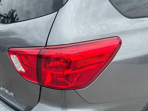 Used 2020 Nissan Pathfinder Platinum FWD image 26