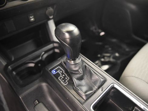 Used 2018 Toyota Tacoma SR image 21