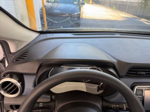 Used 2025 Nissan Versa SV FWD image 32