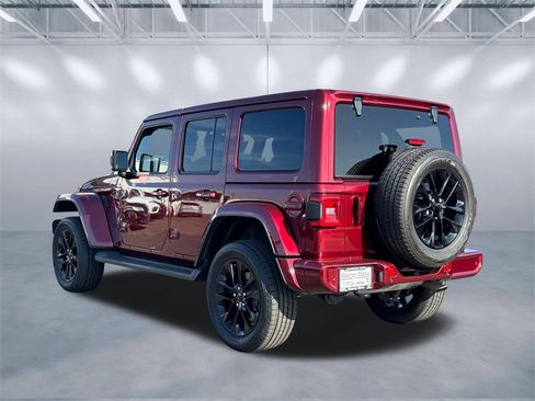 Used 2021 Jeep Wrangler Unlimited Sahara image 4