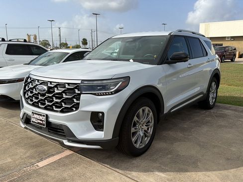 Used 2026 Ford Explorer Platinum RWD image 3