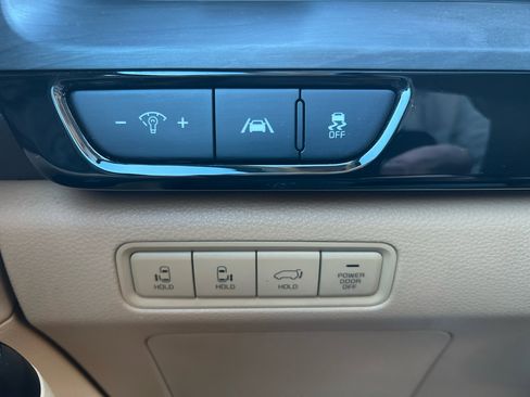 Used 2022 Kia Carnival EX image 26